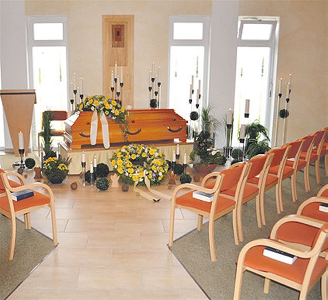 – Unsere Trauerhalle bietet Platz für bis zu 75 Personen. Ein ruhiger Ort für familiäre Trauerfeiern